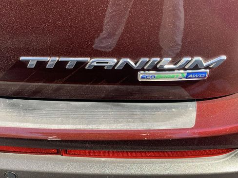 Used 2018 Ford Edge Titanium w/ Equipment Group 302A AWD/4WD image 38