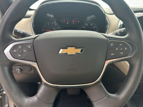Used 2023 Chevrolet Traverse LS AWD/4WD image 3