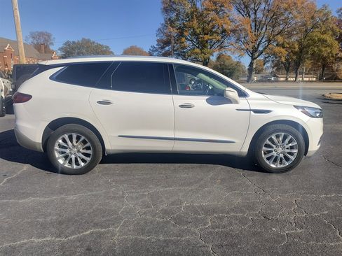 Used 2020 Buick Enclave Essence w/ Sound and Sites Package image 6