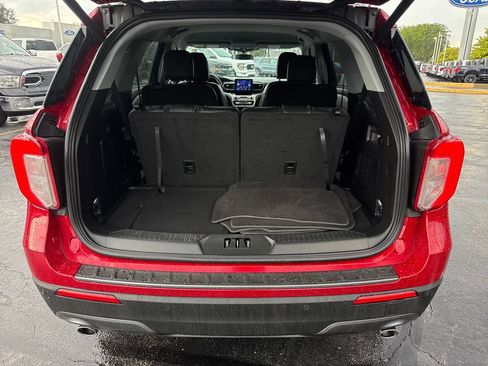 Used 2024 Ford Explorer XLT w/ Equipment Group 202A AWD/4WD image 13