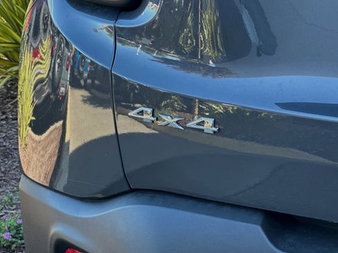 New 2023 Jeep Renegade Latitude w/ Premium Group image 24