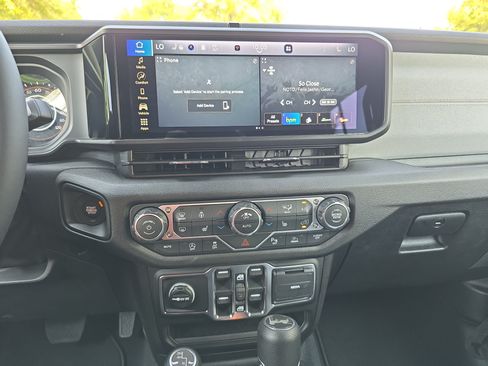 Used 2026 Jeep Wrangler Unlimited Sport AWD/4WD image 19