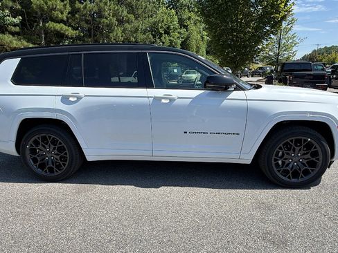 New 2026 Jeep Grand Cherokee L Summit w/ Obsidian Package AWD/4WD image 7