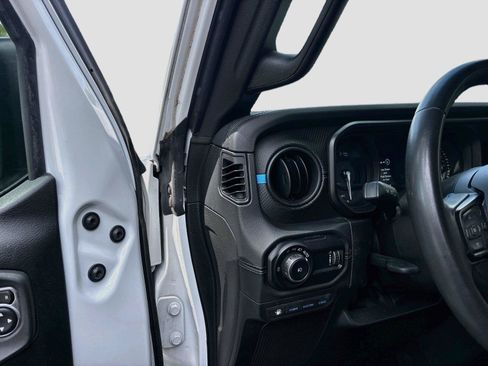 Used 2024 Jeep Wrangler Unlimited Rubicon 4xe AWD/4WD image 30
