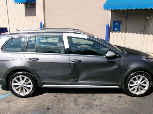 Used 2017 Volkswagen Golf Alltrack AWD/4WD image 1