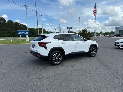 Used 2024 Chevrolet Trax RS w/ Driver Confidence Package FWD image 6