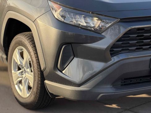 Used 2021 Toyota RAV4 LE AWD/4WD image 5