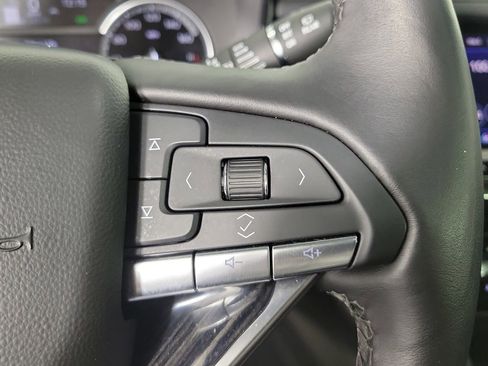 Used 2025 Cadillac XT6 Premium Luxury FWD image 23