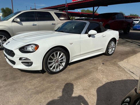 Used 2017 FIAT 124 Spider Lusso RWD image 1