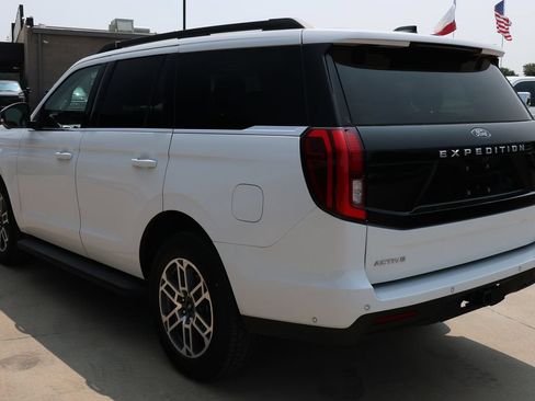 Used 2025 Ford Expedition Active AWD/4WD image 7