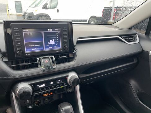 Used 2022 Toyota RAV4 LE AWD/4WD image 13