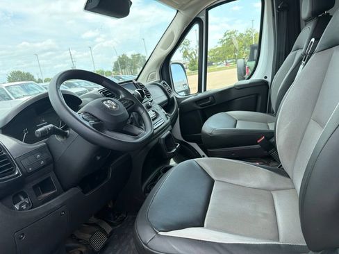 Used 2025 RAM ProMaster 2500 w/ Convenience Group FWD image 2