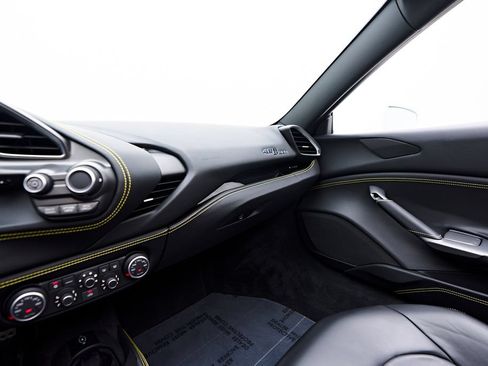 Used 2019 Ferrari 488 Spider RWD image 84