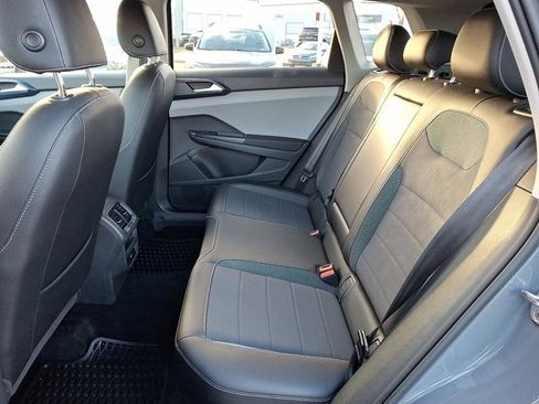 Certified 2022 Volkswagen Taos SE image 14