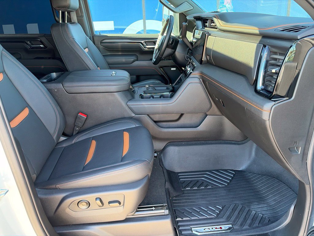 Used 2025 GMC Sierra 3500 AT4 w/ AT4 Premium Plus Package AWD/4WD image 12