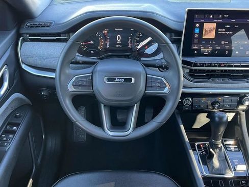 Used 2024 Jeep Compass Latitude image 17