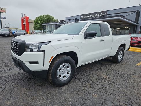 Used 2022 Nissan Frontier S RWD image 2