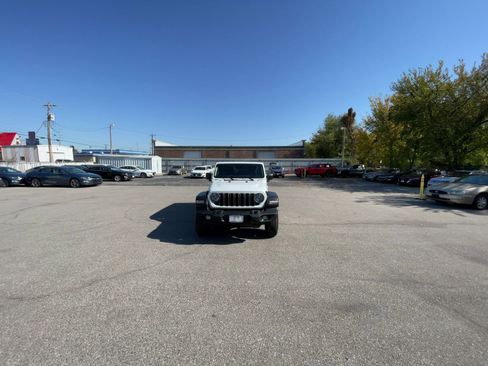 Used 2025 Jeep Wrangler Sport S image 15