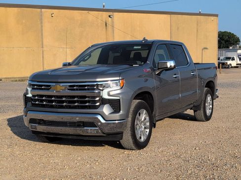 Used 2025 Chevrolet Silverado 1500 LTZ w/ Z71 Off-Road Package AWD/4WD image 10