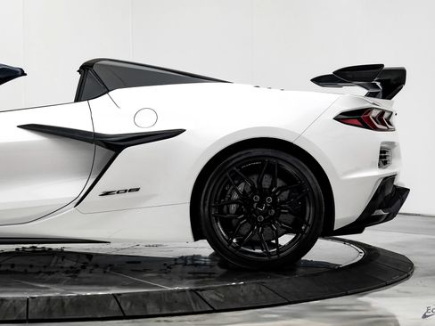 Used 2025 Chevrolet Corvette Z06 w/ Z07 Performance Package RWD image 11