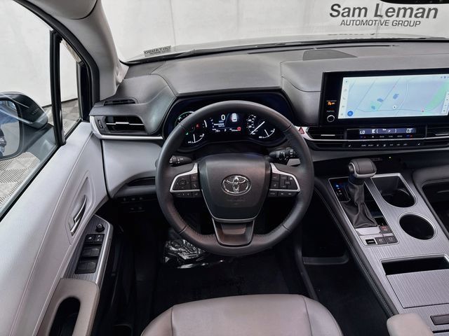 Used 2025 Toyota Sienna XLE w/ XLE Plus Package AWD/4WD image 23