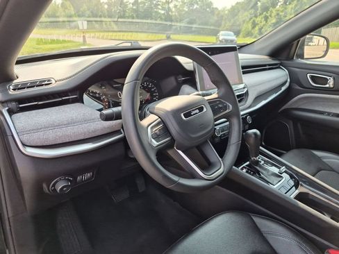 Used 2024 Jeep Compass Latitude AWD/4WD image 15