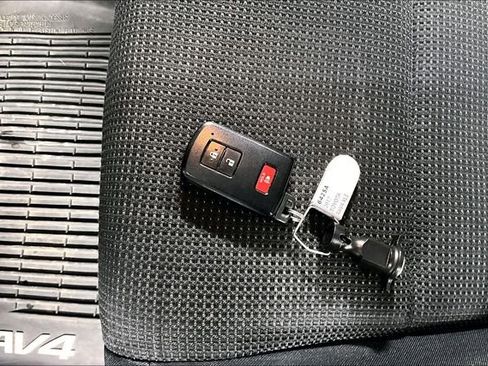 Used 2017 Toyota RAV4 XLE AWD/4WD image 31