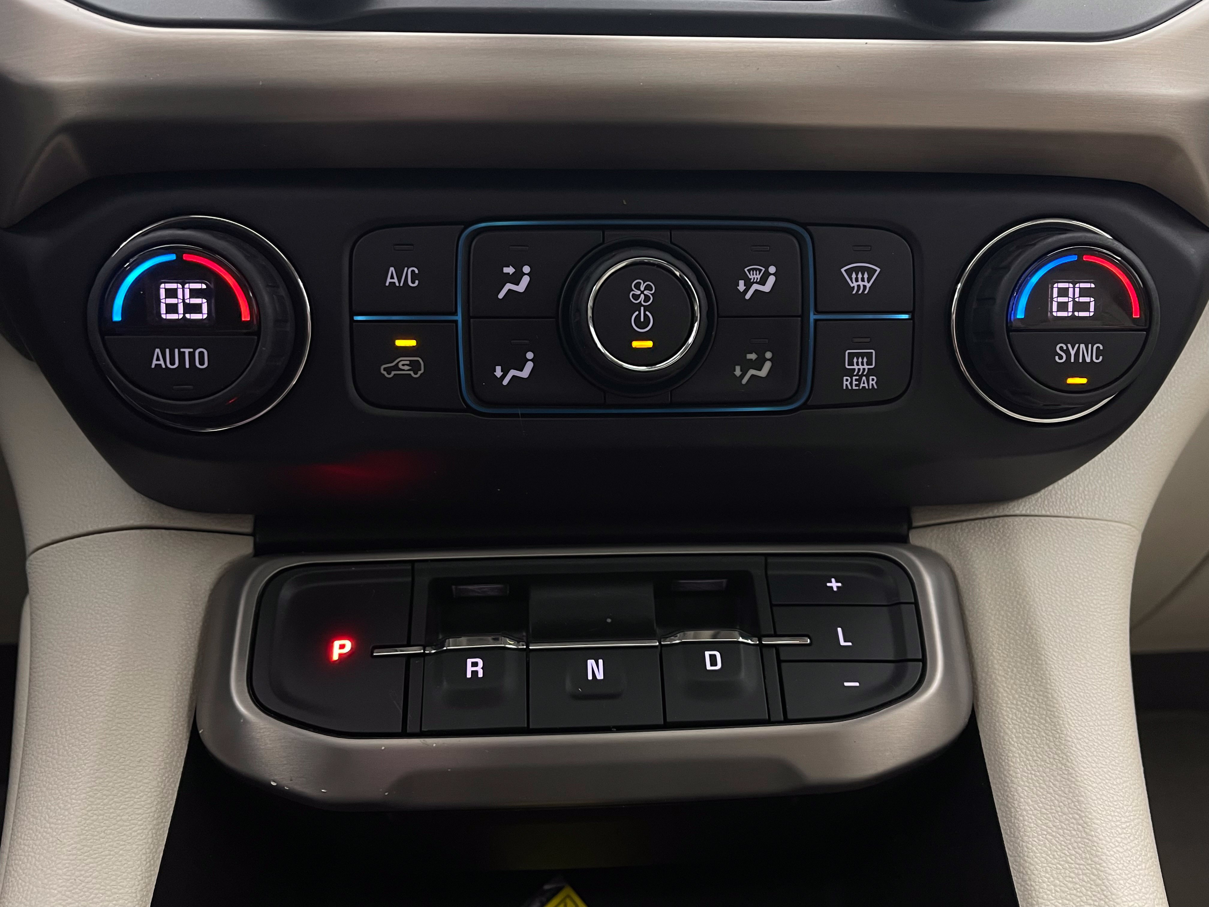 Used 2020 GMC Acadia Denali w/ Technology Package FWD image 31