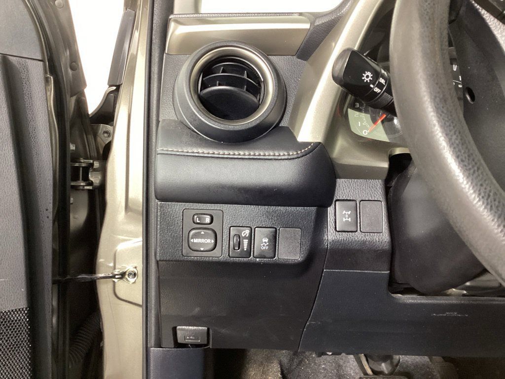 Used 2014 Toyota RAV4 XLE AWD/4WD image 12