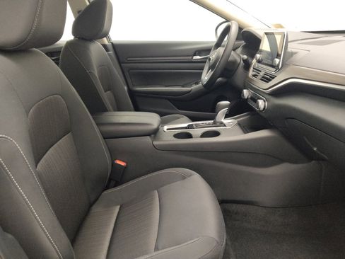 Used 2025 Nissan Altima 2.5 SV FWD image 21