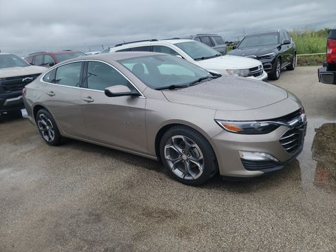 Used 2022 Chevrolet Malibu LT FWD image 1