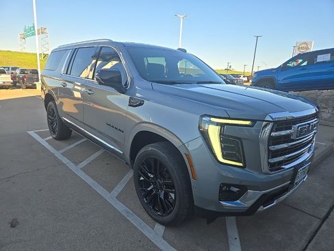 Used 2025 GMC Yukon XL Elevation w/ Elevation Premium Package image 2
