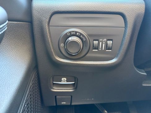 New 2025 Jeep Grand Cherokee Altitude image 16