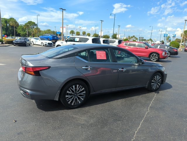 Certified 2024 Nissan Altima 2.5 SV w/ SV Premium Package FWD image 5