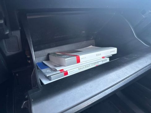 Used 2017 Toyota RAV4 XLE image 29