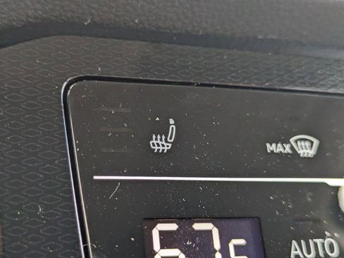 New 2026 Volkswagen Taos SE image 22