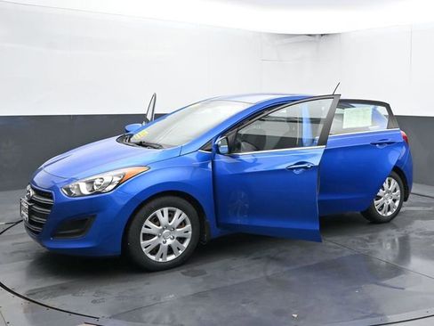 Used 2017 Hyundai Elantra GT image 49