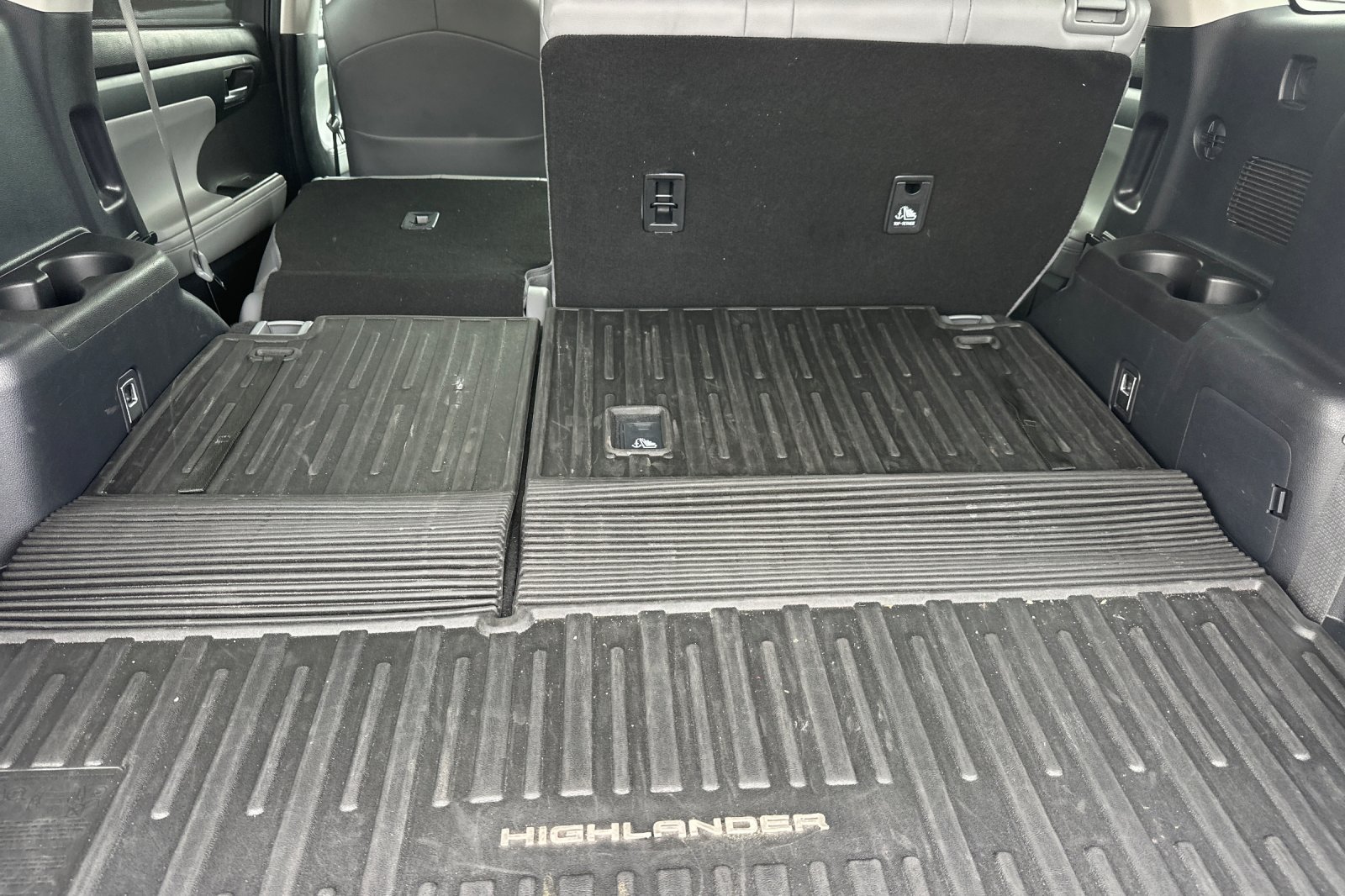 Used 2025 Toyota Highlander XLE AWD/4WD image 18
