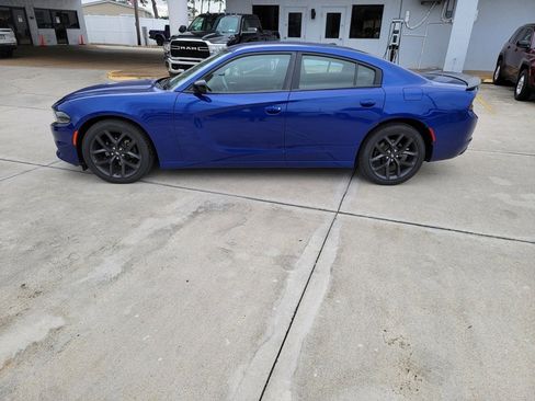 Used 2020 Dodge Charger SXT w/ Driver Convenience Group image 2