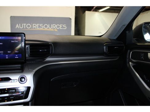 Used 2020 Ford Explorer XLT image 30