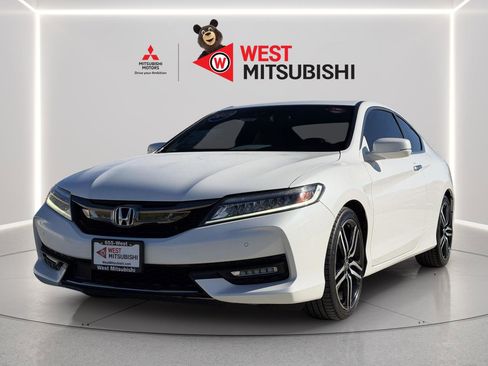 Used 2017 Honda Accord Touring image 8