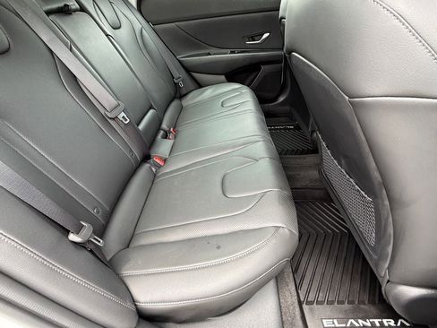 Used 2025 Hyundai Elantra Limited FWD image 12
