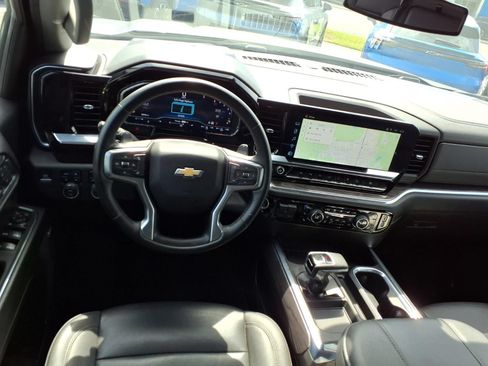 Used 2024 Chevrolet Silverado 1500 LTZ w/ Z71 Off-Road Package AWD/4WD image 6