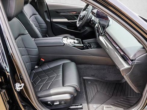 New 2027 BMW 550e xDrive AWD/4WD image 24