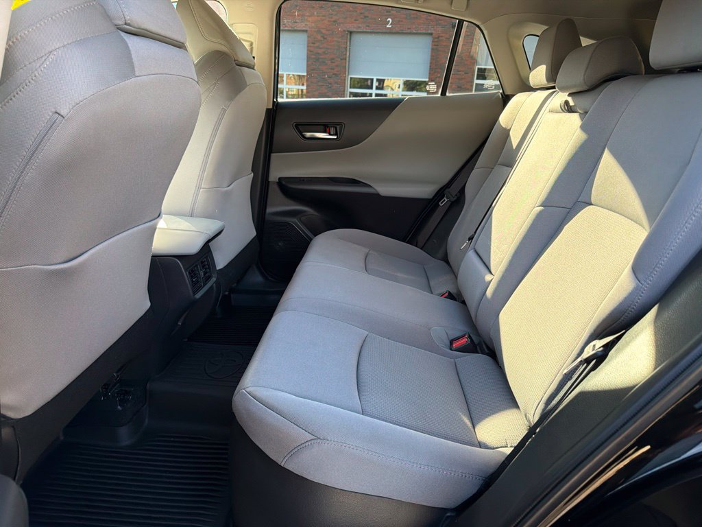 Used 2023 Toyota Venza LE AWD/4WD image 25