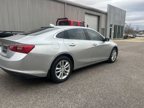 Used 2018 Chevrolet Malibu LT image 3
