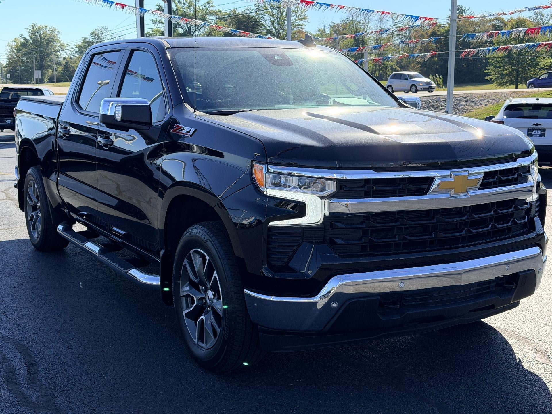 Used 2024 Chevrolet Silverado 1500 LT AWD/4WD image 3