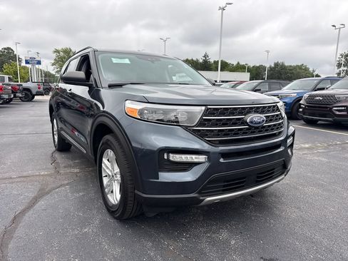 Used 2024 Ford Explorer XLT w/ Equipment Group 202A AWD/4WD image 4