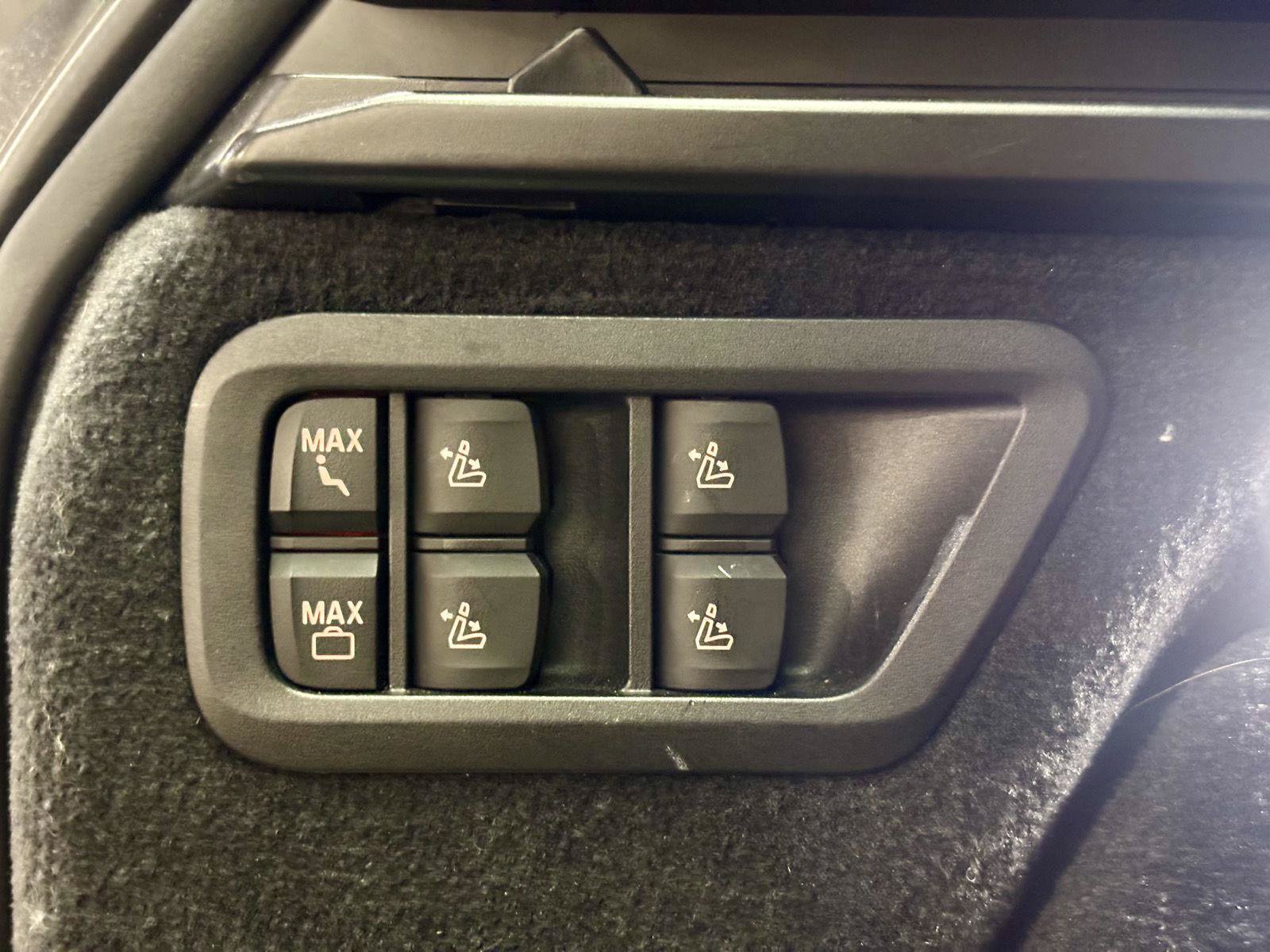 Used 2024 BMW X7 xDrive40i w/ Executive Package AWD/4WD image 53