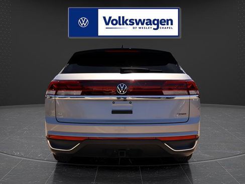 Certified 2025 Volkswagen Atlas Cross Sport SE w/ Panoramic Sunroof Package AWD/4WD image 6